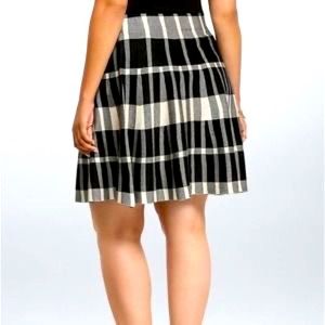 Torrid black and white sweater skater skirt (Size 3)